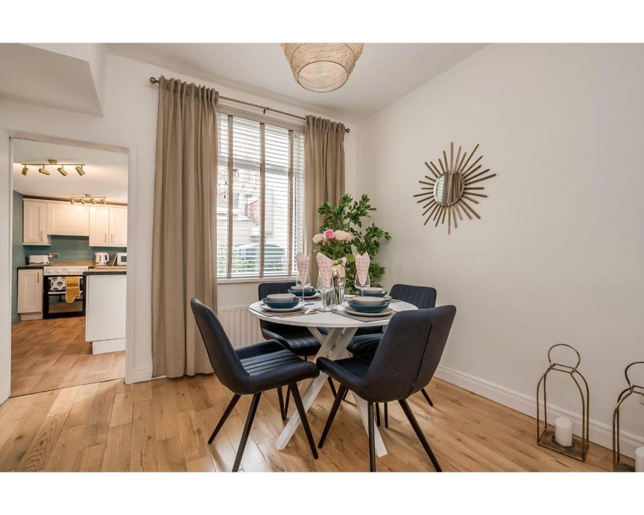 Central Belfast Apartments Chic Luxe R&R エクステリア 写真