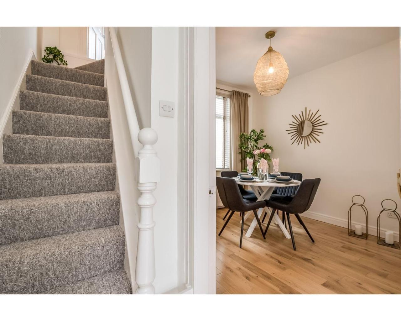 Central Belfast Apartments Chic Luxe R&R エクステリア 写真